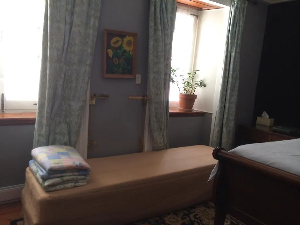 B&B Maison Historique James Thompson Quebec City Canada